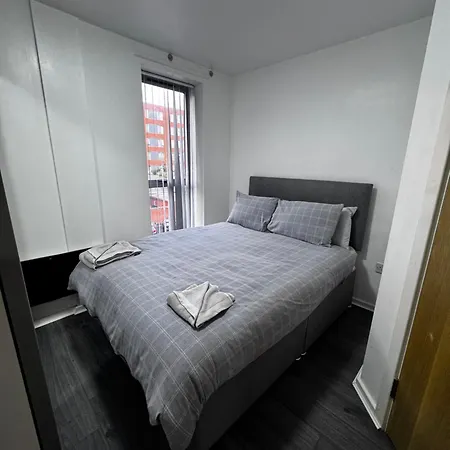 Leeds Ls1 2bd Corporate 2 Bath Secured Parking, Long Stay, Council Stay, Nursing Care Cos,