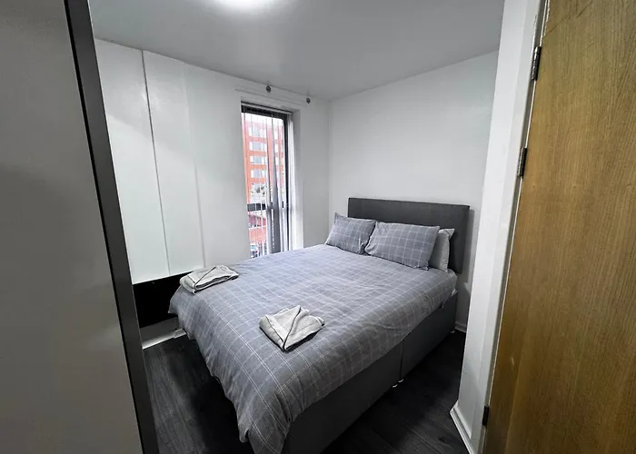 Ls1 2bd Corporate 2 Bath Secured Parking, Long Stay, Council Stay, Nursing Care Cos, Апартаменти