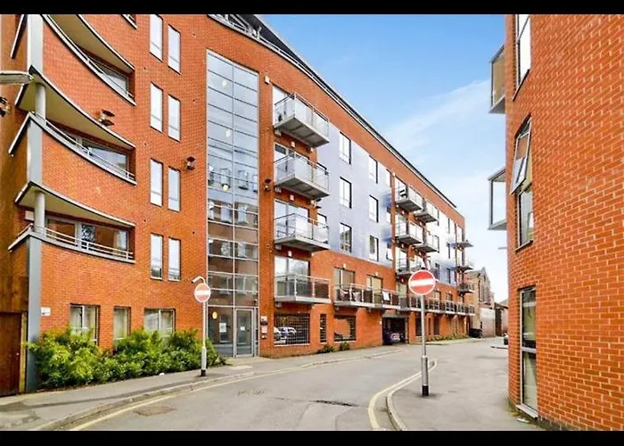 Ls1 2bd Corporate 2 Bath Secured Parking, Long Stay, Council Stay, Nursing Care Cos, *