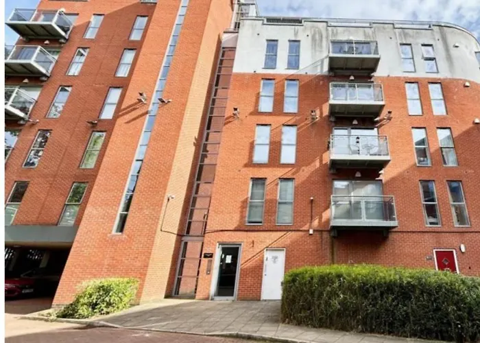 Апартаменти Ls1 2bd Corporate 2 Bath Secured Parking, Long Stay, Council Stay, Nursing Care Cos, *