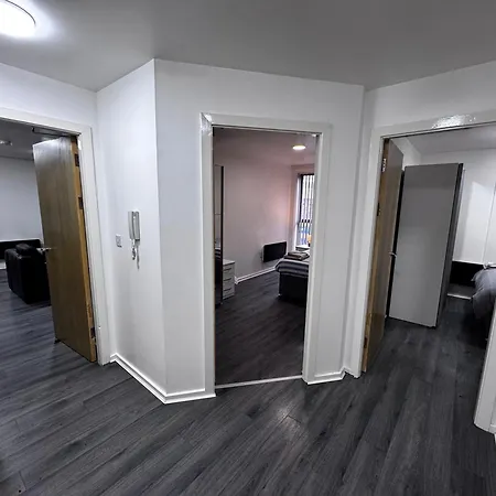 Ls1 2bd Corporate 2 Bath Secured Parking, Long Stay, Council Stay, Nursing Care Cos, * 利兹