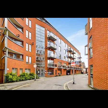 Ls1 2bd Corporate 2 Bath Secured Parking, Long Stay, Council Stay, Nursing Care Cos, *